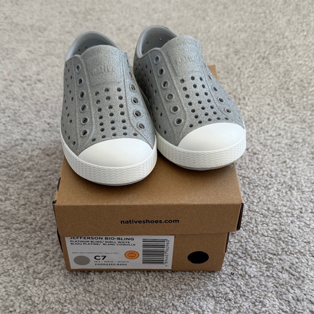 Native Jefferson Kids Sneakers in Silver and White